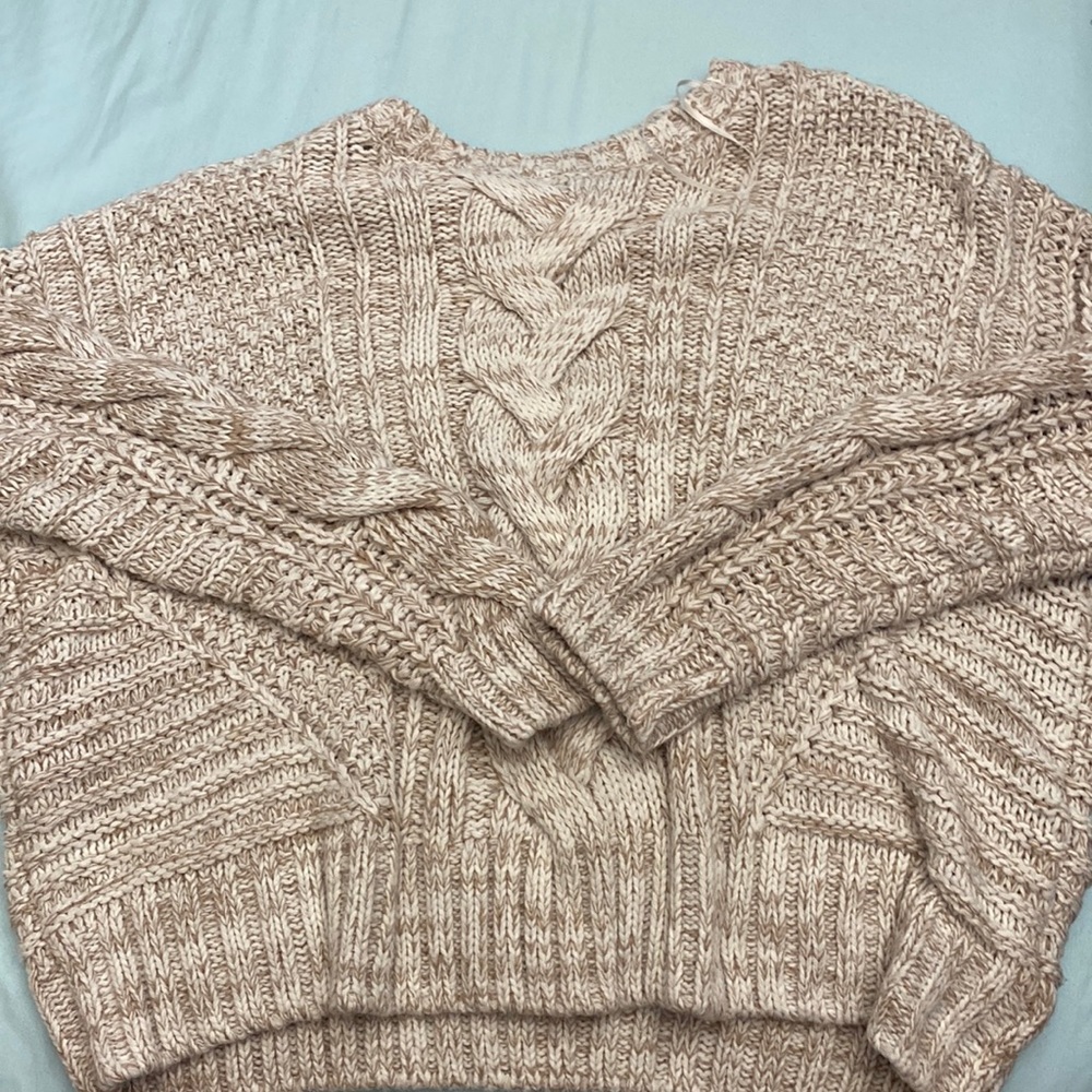 Semi cropped sweater